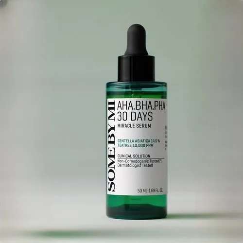 Added with AHA to slough off dead skin cells, BHA to remove excess sebum, and PHA to retain skin’s moisture.