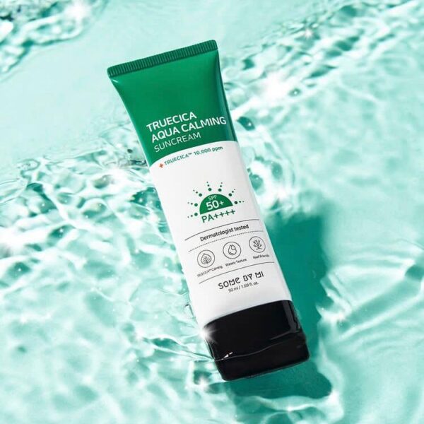 A daily moisturizing and calming sunscreen with an effective soothing agent Truecica that calms tired skin ,and low molecular hyaluronic acid which gives refreshing hydration