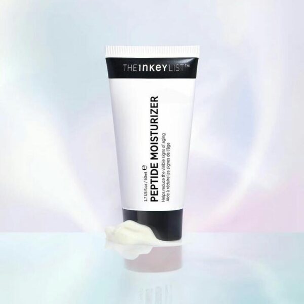 This moisturizer is formulated with peptides, which are small-yet-powerful amino acid chains that support visibly firming and hydrating proteins for your skin. With continued use, these peptides help support natural collagen, leaving skin looking plumper, youthful, and hydrated.