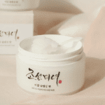 The cleansing balm is a solid cleansing oil that melts at skin temperature and cleanly melts sebum in pores via rolling and emulsifying processes