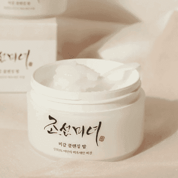 The cleansing balm is a solid cleansing oil that melts at skin temperature and cleanly melts sebum in pores via rolling and emulsifying processes