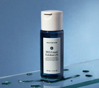 This clinically proven leave-on liquid exfoliant contains salicylic acid (BHA).
