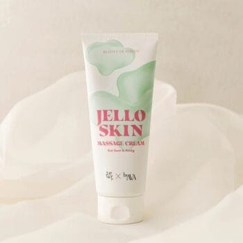 Features a pudding-like texture that glides effortlessly on the skin without stickiness.